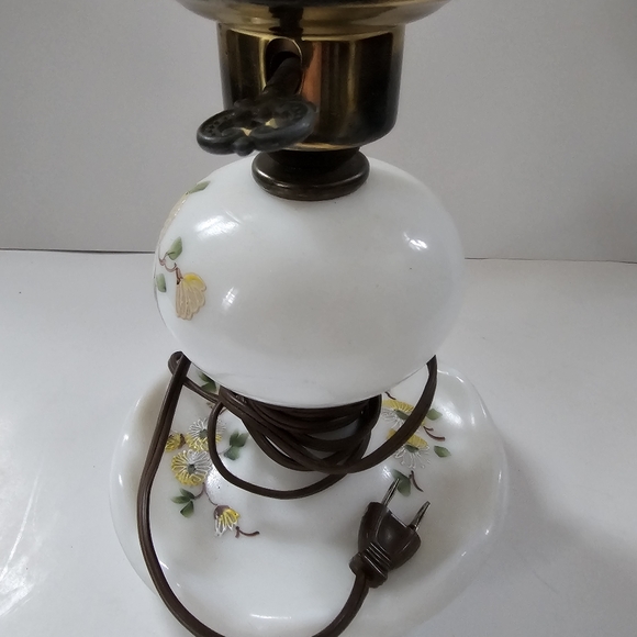Vintage Table Lamp Hand Painted Hurricane Gone with the Wind Milk Glass - Picture 14 of 15